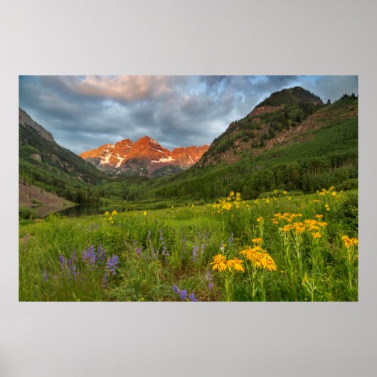 Poster Maroon Bells se reflètent dans le lac Maroon calme (Devant)
