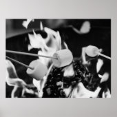 Poster Marshmallows Roasting Over Campfire Flames (Devant)