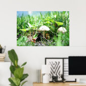 Poster Matroshka dans une patte de champignon (Bureau à domicile)