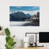 Poster Mer de brouillard et montagnes enneigées (Bureau à domicile)