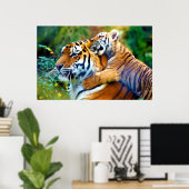Poster Mère Tigre avec Bébé Cub Escalade et oreille morda (Bureau à domicile)