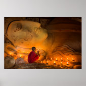 Poster Moine Priant Par Un Bouddha (Devant)