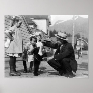 Poster Monsieur et enfants jouant avec l'ours CUB sur des