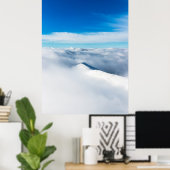 Poster Montagne d'hiver enneigée dans les nuages (Bureau à domicile)