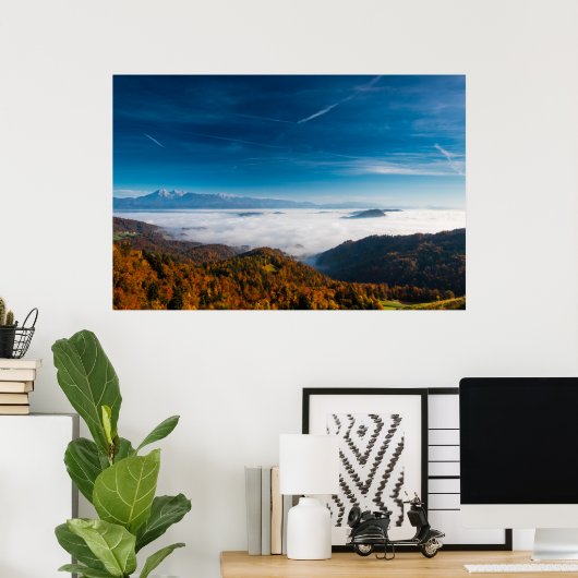 Poster Montagnes d'automne et brouillard dans la vallée (Bureau à domicile)