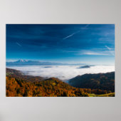 Poster Montagnes d'automne et brouillard dans la vallée (Devant)