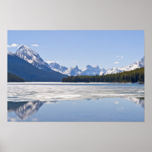 Poster Montagnes Rocheuses se reflétant dans le lac Malig