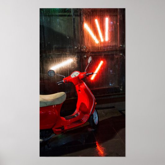 Poster Moto rouge humide dans la pluie (Devant)