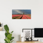Poster Moulin à vent avec tulipes roses au printemps (Bureau à domicile)