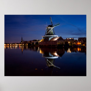 Poster Moulin à vent de Leidschendam avec reflet la nuit