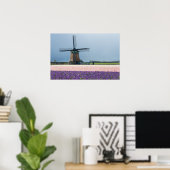 Poster Moulin à vent traditionnel avec des fleurs roses e (Bureau à domicile)