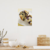 Poster Muffin bleuté ouvert sur une assiette blanche (Cuisine)