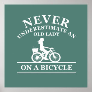 Poster ne jamais sous-estimer une vieille femme à vélo