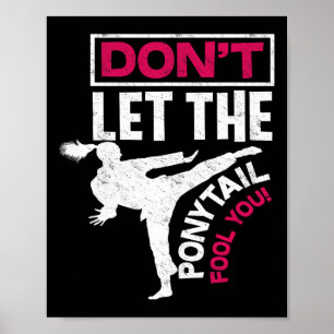 Poster Ne laissez pas la queue de Ponytail vous tromper -