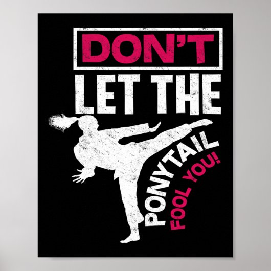 Poster Ne laissez pas la queue de Ponytail vous tromper - (Devant)