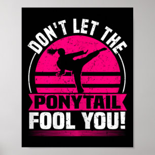 Poster Ne laissez pas le Ponytail vous tromper drôle Kara