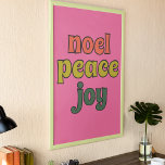 Poster Noel Peace Joy Retro 1970 Style<br><div class="desc">Cette affiche sur le thème de Noël présente les mots "noel,  paix et joie" dans le style rétro en lettres orange,  vert citron et vert foncé contre un arrière - plan rose vif.</div>