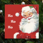 Poster Noël Vintage, Jolly Santa Claus en train de couler<br><div class="desc">Ho,  ho,  ho,  Joyeux Noël ! Illustration vintage Design de vacances de Noël avec un Père Noël joyeux et heureux qui se lit comme s'il avait un secret. Il porte un casquette aux feuilles sacrés.</div>
