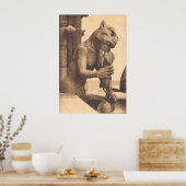 Poster Notre Dame Gargoyle manger un snack (Cuisine)