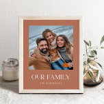 Poster Notre famille | Terracotta Modern Text and Photo<br><div class="desc">Cette affiche moderne et élégante présente votre photo personnelle préférée,  ainsi que les mots "notre famille" dans une typographie blanche unique et élégante. Il y a également un endroit pour ajouter votre nom de famille. Une terre cuite boho,  un look minimaliste qui s'adapte à n'importe quel style.</div>