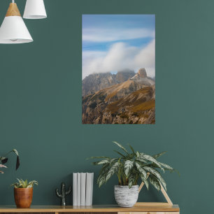 Poster Nuages bruyants au-dessus des dolomites oranges d'