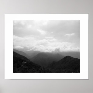 Poster Nuages sur les collines Photographie noir et blanc