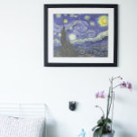 Poster Nuit étoilée par Vincent van Gogh<br><div class="desc">Starry Night by Vincent van Gogh est un post impressionnisme d'art vintage paysage de paysages avec vue sur Saint Rémy, France depuis l'asile de van Gogh. Le ciel nocturne tourbillonne de nuages avec une lune brillante et des étoiles brillantes au-dessus du village pittoresque. Starry Night est probablement le tableau le...</div>