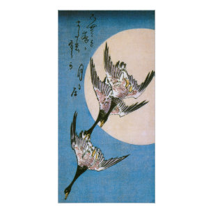 Poster Oies sauvages volant vers le bas à travers la lune