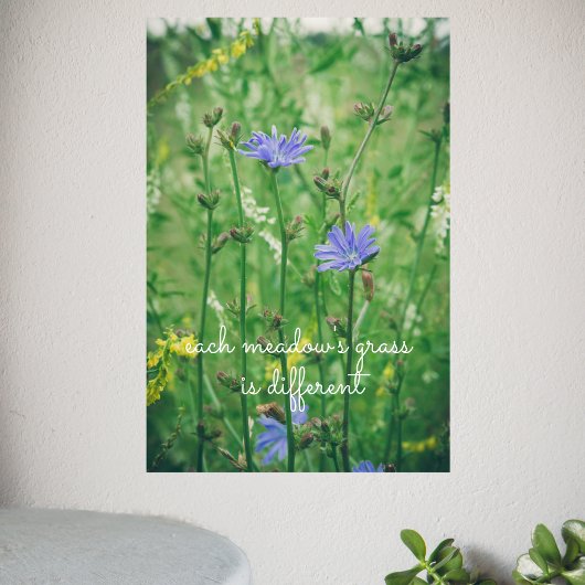 Poster Ombre d'été verte avec fleurs bleues