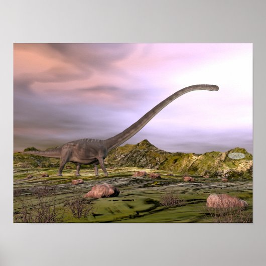 Poster Omeisaurus marchant dans le désert au coucher du s (Devant)