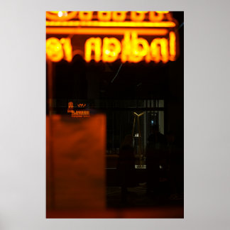 Poster Orange Néon Foncé - Photo de Nuit Urbaine à Prague