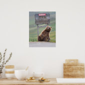 Poster Ours Grizzly Joue Avec Un Panneau (Cuisine)