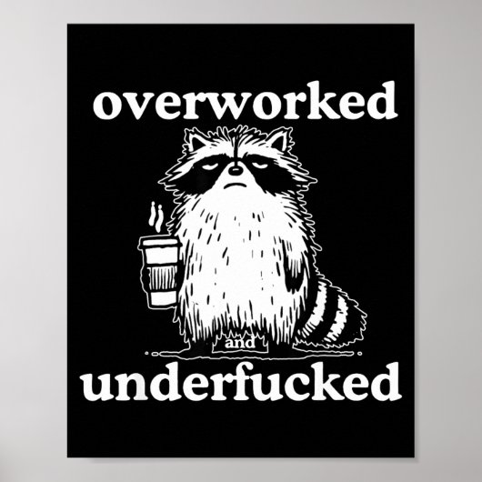 Poster Overworked And Underfored Funny Raccoon Coffee Say (Devant)