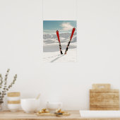 Poster Paire de ski rouge debout dans la neige (Cuisine)