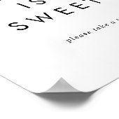 Poster Panneau de mariage chic typographique L'amour est  (Coin)