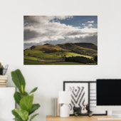 Poster Paysage Avec Collines Et Nuages Au-Dessus (Bureau à domicile)
