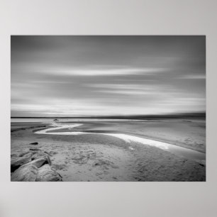 Poster Paysage de plage noir et blanc avec cours d'eau