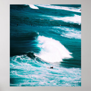 POSTER PERSONNE EN SURBORD AVEC VAGUES OCÉANIQUES