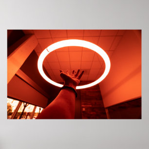 POSTER PERSONNE QUI ATTEINT LA LAMPE FLUORESCENTE I TOURN