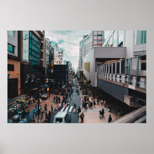 POSTER PERSONNES DANS LES RUES DE LA VILLE EN JOURNÉE