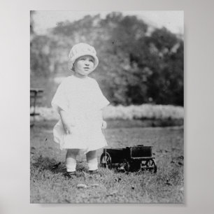 Poster Petite fille avec Wagon de jouet