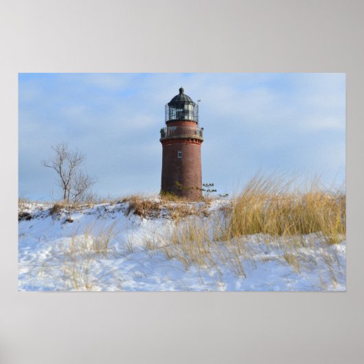 Poster Phare de Sturdy sur une côte rocheuse en hiver (Devant)