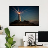 Poster Phare sur une colline brillant la nuit (Bureau à domicile)