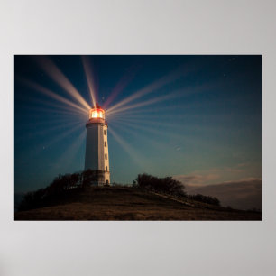 Poster Phare sur une colline brillant la nuit