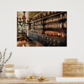 Poster Pharmacie - Tant de tiroirs et de bouteilles (Cuisine)