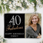 Poster Photo 40 et Fabulous Black 40th Birthday Party<br><div class="desc">40 et Fabulous Black 40th Birthday Party Photo Poster. Grand signe pour la fête du 40ème anniversaire avec une photo personnalisée, une citation inspirante et drôle 40 et fabuleux et texte dans un script tendance avec un nom. L'arrière - plan est noir et le texte est blanc et doré. Personnalisez...</div>