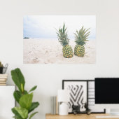 Poster Photo de 2 ananas sur une plage (Bureau à domicile)