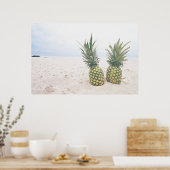 Poster Photo de 2 ananas sur une plage (Cuisine)