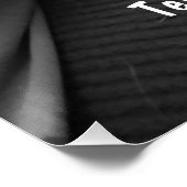 Poster Photo en noir et blanc de mignon chien reposant av (Coin)