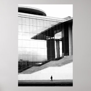 POSTER PHOTO GRAYSCALE DE L'HOMME MARCHANT SUR DES PAVEME